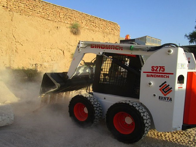 Погрузчик с бортовым поворотом 275F